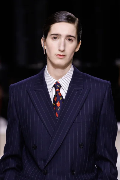 Look 50